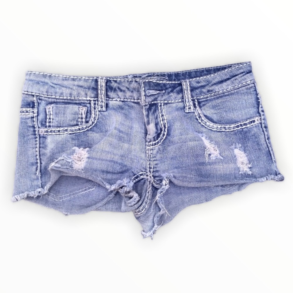 Distressed Denim Shorts 🌴
